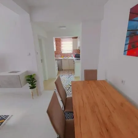 Natural And Apartman *