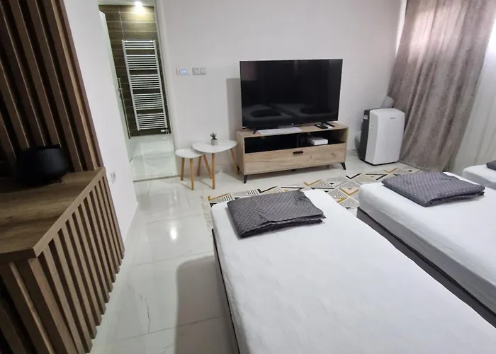 شقة Natural And *